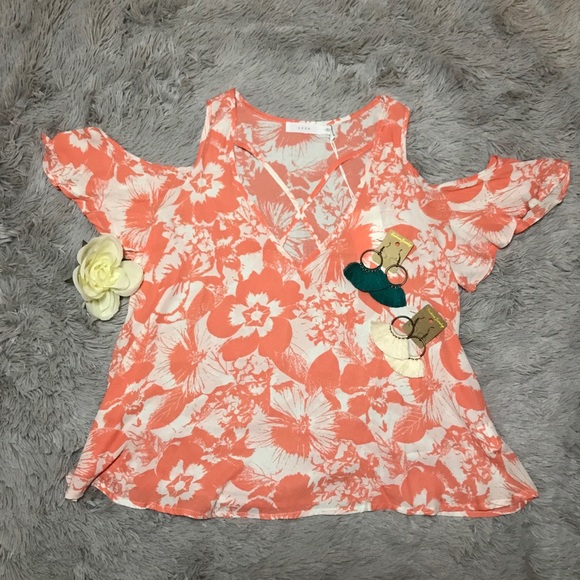 ONE LEFT!!! Beautiful coral/white blouse - Picture 3 of 4